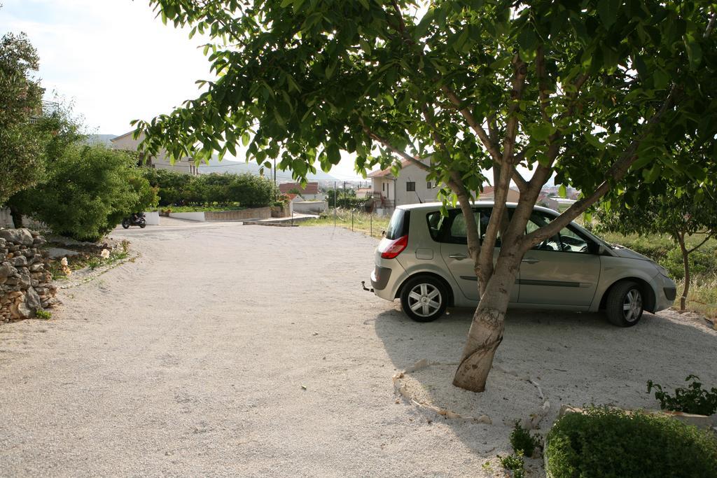 Nives Trogir