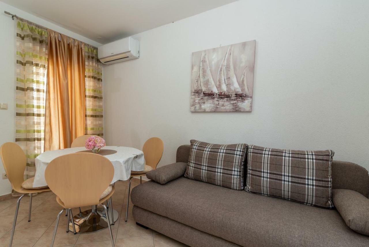 Nives Apartment *
